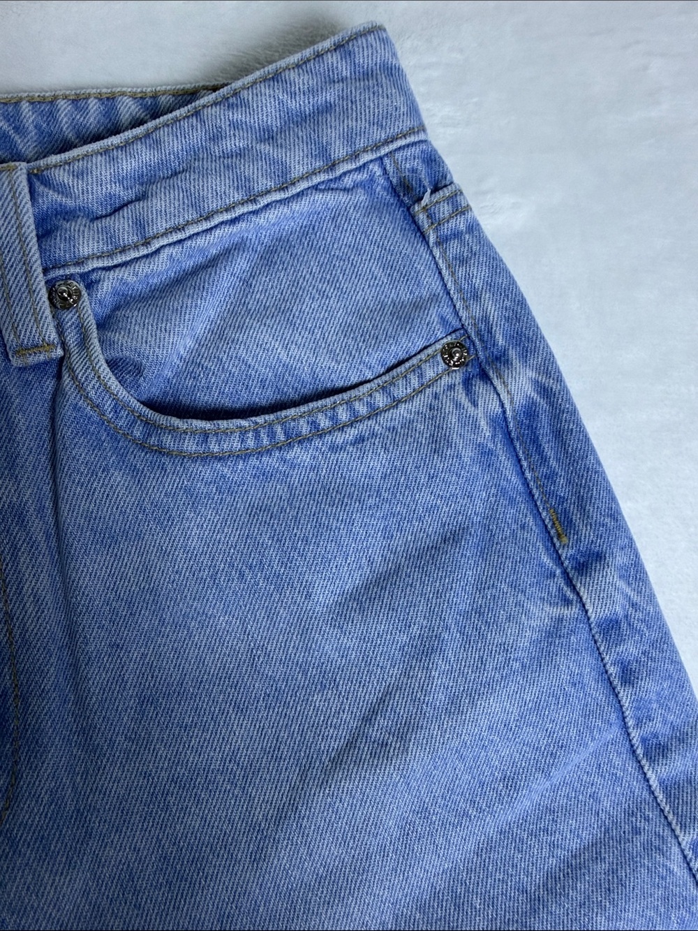 H&M Classic Straight-Leg Jeans — Light Blue Denim - Picture 3 of 8